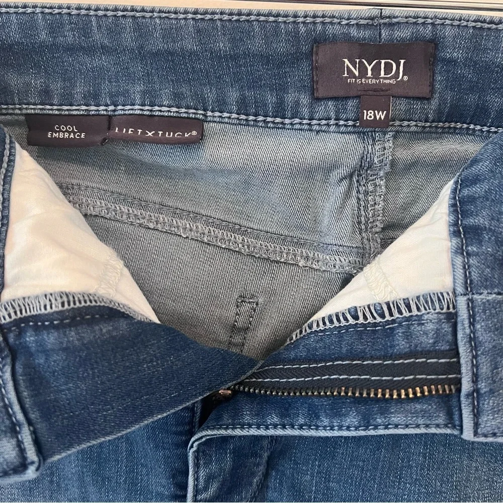 NYDJ Cool Embrace Lift x Tuck Plus Size Denim Shorts |Size 18W| - Picture 3 of 4
